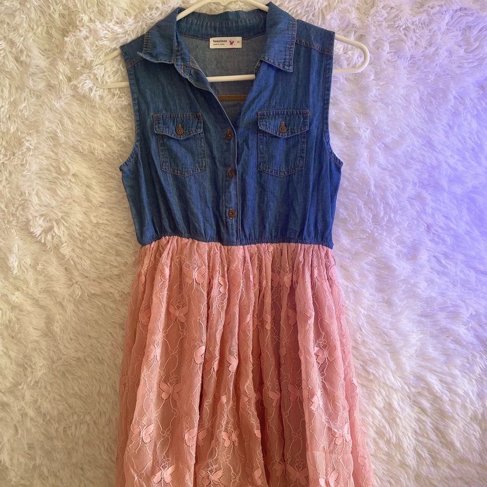 Adorable denim dress! Cute butterfly pink pattern on the bottom, with collar !